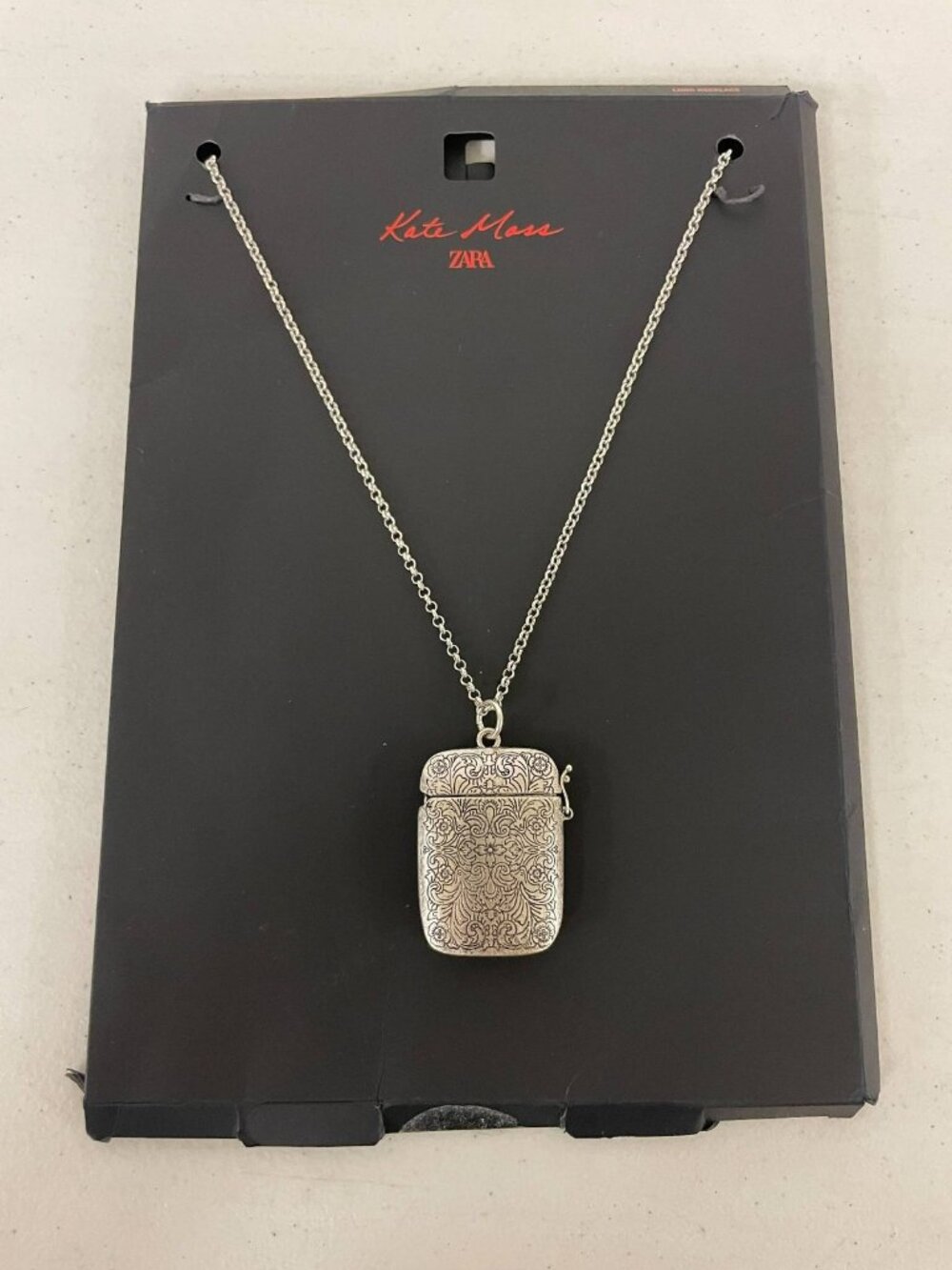 Zara Kate Moss Silver Tone Floral Embossed Pendant Necklace Long Chain New